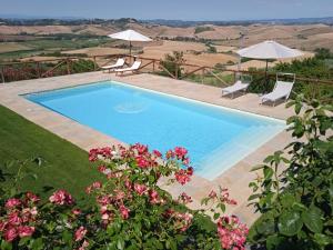 The swimming pool at or close to LA CASA DI CHIANNI La Pieve