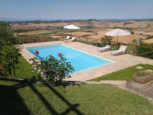 The swimming pool at or close to LA CASA DI CHIANNI La Pieve