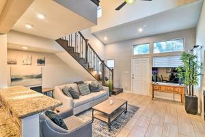 Contemporary Vegas Townhome with Community Pool