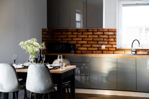 Kuchyňa alebo kuchynka v ubytovaní CHILL HAUS APARTAMENTY , Domki