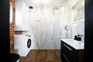 Kúpeľňa v ubytovaní CHILL HAUS APARTAMENTY , Domki