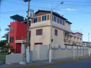 Gedung tempat penginapan berlokasi