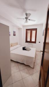 a bedroom with two beds and a ceiling fan at A me Casa in Gioiosa Marea