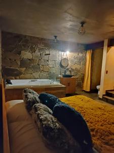 Una cama o camas en una habitación de Cabañas San Marcos