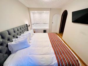 Postel nebo postele na pokoji v ubytování Casona Plaza Hotel Cusco
