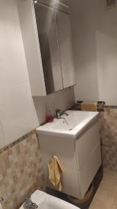 Koupelna v ubytování HABITACIONES EN frente DEL PUERTO + 30 fotografií