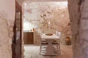 Kuchyň nebo kuchyňský kout v ubytování Cuore di Pietra - centro storico Ostuni