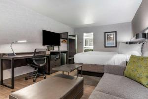a hotel room with a bed and a desk at Best Western Plus Hilltop Inn in Redding