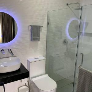 a bathroom with a shower and a toilet and a sink at Playa sur, 5 min playa camina, machado, olas! in Mazatlán