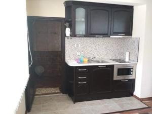 a kitchen with a sink and a microwave at Studio Oasis-shabla in Shabla
