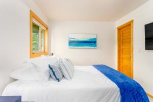 Postel nebo postele na pokoji v ubytování Snowbird Condo 195 - C