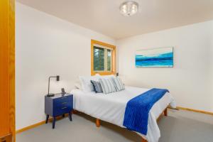 Postel nebo postele na pokoji v ubytování Snowbird Condo 195 - C