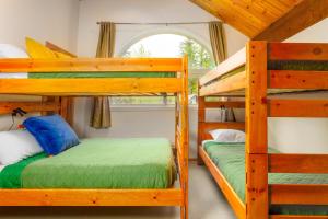 Postel nebo postele na pokoji v ubytování Snowbird Condo 195 - C