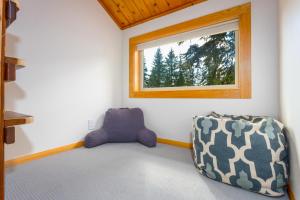 Postel nebo postele na pokoji v ubytování Snowbird Condo 195 - C
