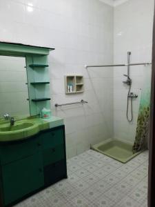 Kamar mandi di Madureso asri homestay