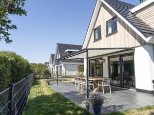 Gallery image of Beautiful Villa in De Koog Texe with Fenced Garden in Westermient