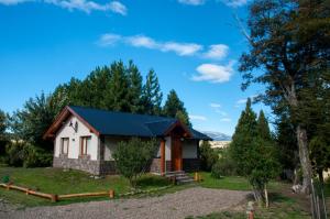 a small house with a blue roof at KaiKen Lauquen in Trevelin
