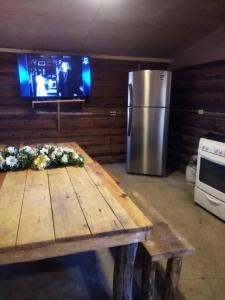 Televízia a/alebo spoločenská miestnosť v ubytovaní Room in Cabin - Parador Arewa La Energia Que Impulsa El Alma