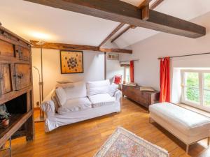 A bed or beds in a room at Charming Cottage in Anseremme with Fenced Garden