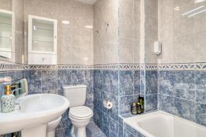 Ein Badezimmer in der Unterkunft Bright & Breezy MERCED