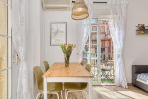 Ein Sitzbereich in der Unterkunft Bright & Breezy MERCED