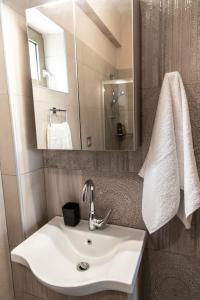 Koupelna v ubytování AEONIOS LUXURY VILLA
