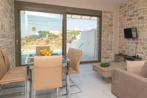 TV a/nebo společenská místnost v ubytování AEONIOS LUXURY VILLA