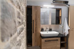 Koupelna v ubytování AEONIOS LUXURY VILLA