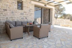 Posezení v ubytování AEONIOS LUXURY VILLA