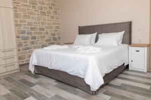 Postel nebo postele na pokoji v ubytování AEONIOS LUXURY VILLA