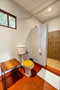 A bathroom at Shoestrings Backpackers Lodge Vic Falls