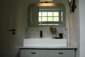 a bathroom with a white sink and a mirror at Landhaus Ankerplatz im Grünen, strandnah , fernab vom mainstream , ideal für Familien in Gorow +45 photos