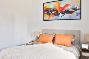 Ένα ή περισσότερα κρεβάτια σε δωμάτιο στο Modra's Apartments
