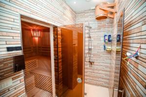 Ένα μπάνιο στο Regal Inn Badamdar Hotel +57 φωτογραφίες