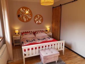 Posteľ alebo postele v izbe v ubytovaní Apartamenty u Lolka