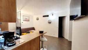 Kuchyňa alebo kuchynka v ubytovaní Comme à la maison!!A 5 min à pied plage,pkg privé