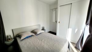 Posteľ alebo postele v izbe v ubytovaní Comme à la maison!!A 5 min à pied plage,pkg privé