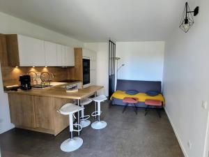 Kuchyňa alebo kuchynka v ubytovaní Comme à la maison!!A 5 min à pied plage,pkg privé