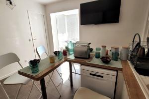 Príslušenstvo na prípravu kávy alebo čaju v ubytovaní Comme à la maison!!A 5 min à pied plage,pkg privé