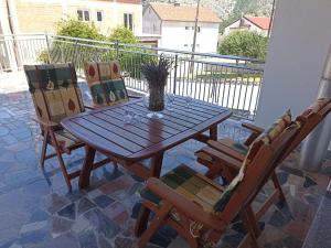 Balkón alebo terasa v ubytovaní Holiday Home in Senj with Pool near Beach