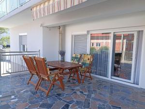 Balkón alebo terasa v ubytovaní Holiday Home in Senj with Pool near Beach