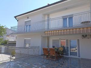 Balkón alebo terasa v ubytovaní Holiday Home in Senj with Pool near Beach