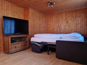 Ένα ή περισσότερα κρεβάτια σε δωμάτιο στο Chalet Engi Apt 2 for up to 6 People
