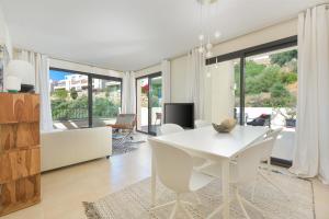 Posezení v ubytování Marbella Luxury penthouse: indoor pool and private terrasse