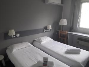 Postel nebo postele na pokoji v ubytování Contact Hôtel ALYS Bourg en Bresse Ekinox Parc Expo