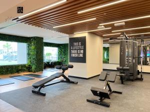 Fitness centrum a/nebo fitness zařízení v ubytování Mira Holiday Homes - Luxury 1 bedroom with Burj Khalifa View