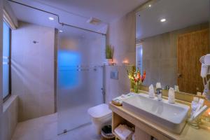 Un baño de Hotel Barahi Pokhara