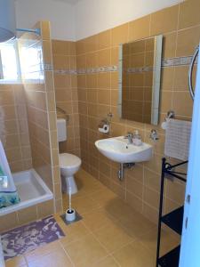 Kúpeľňa v ubytovaní Apartments Mais Tisno