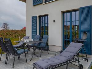 Balkón nebo terasa v ubytování Reetland am Meer - Superior Reetdachvilla mit 2 Schlafzimmern F01
