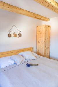 Postel nebo postele na pokoji v ubytování Althanský hostinec